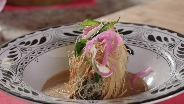 CHILE RELLENO AL CHICHARRÓN