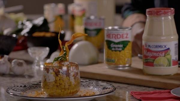 ESQUITES CON SALSA DE CHORIZO Y TUÉTANO